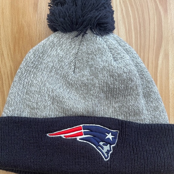 New England Patriots NFL Team Apparel Pom Beanie - OFSA, Unisex - Picture 3 of 5